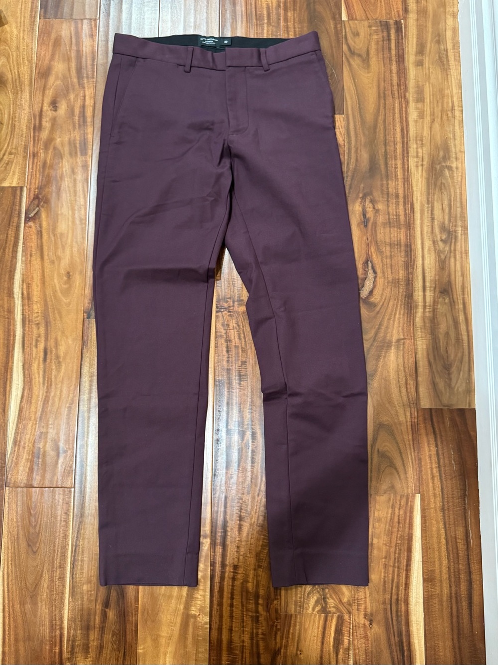 Club Monaco Men's Chinos in Deep Burgundy Size 30 Connor Modern Slim fit
